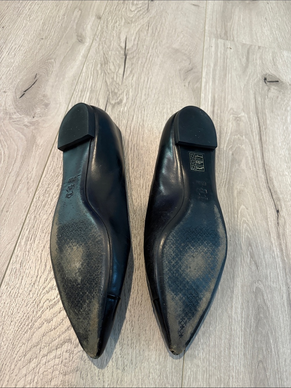 Tory Burch Black Pointed Leather Logo Flats - Picture 5 of 5